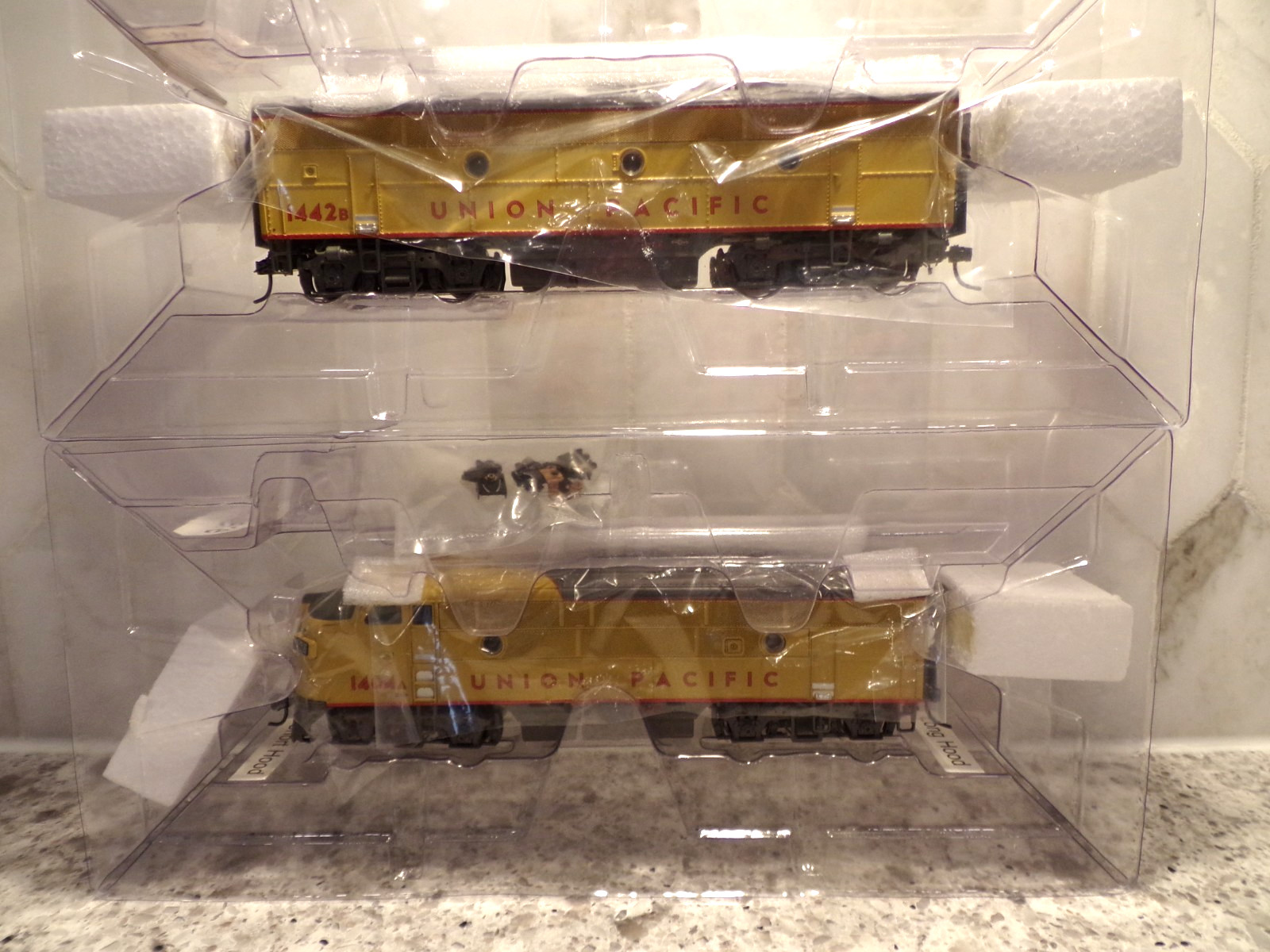 MTH 80-2188-1 UNION PACIFIC #1404A & #1442B F-3 A/B SET HO Scale DCC/SOUND