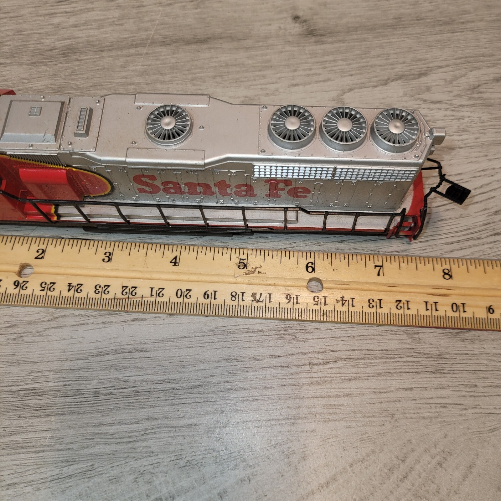 Bachmann HO Santa Fe EMD F9 Diesel Locomotive Body Shell + Manual Preowned