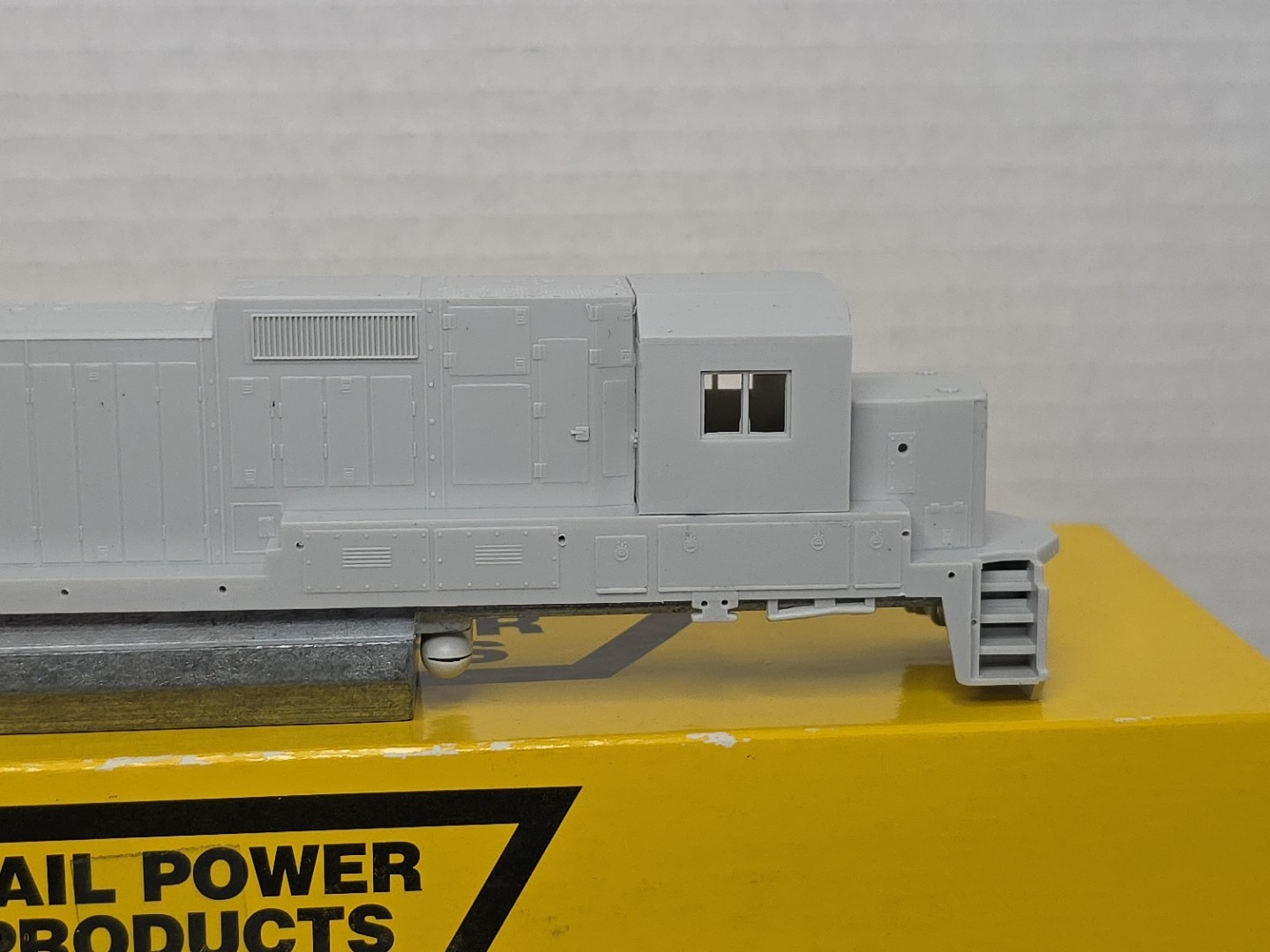 Rail Power Products HO Scale Undecorated GE Dash 8-40B Diesel Loco Shell/Chassis