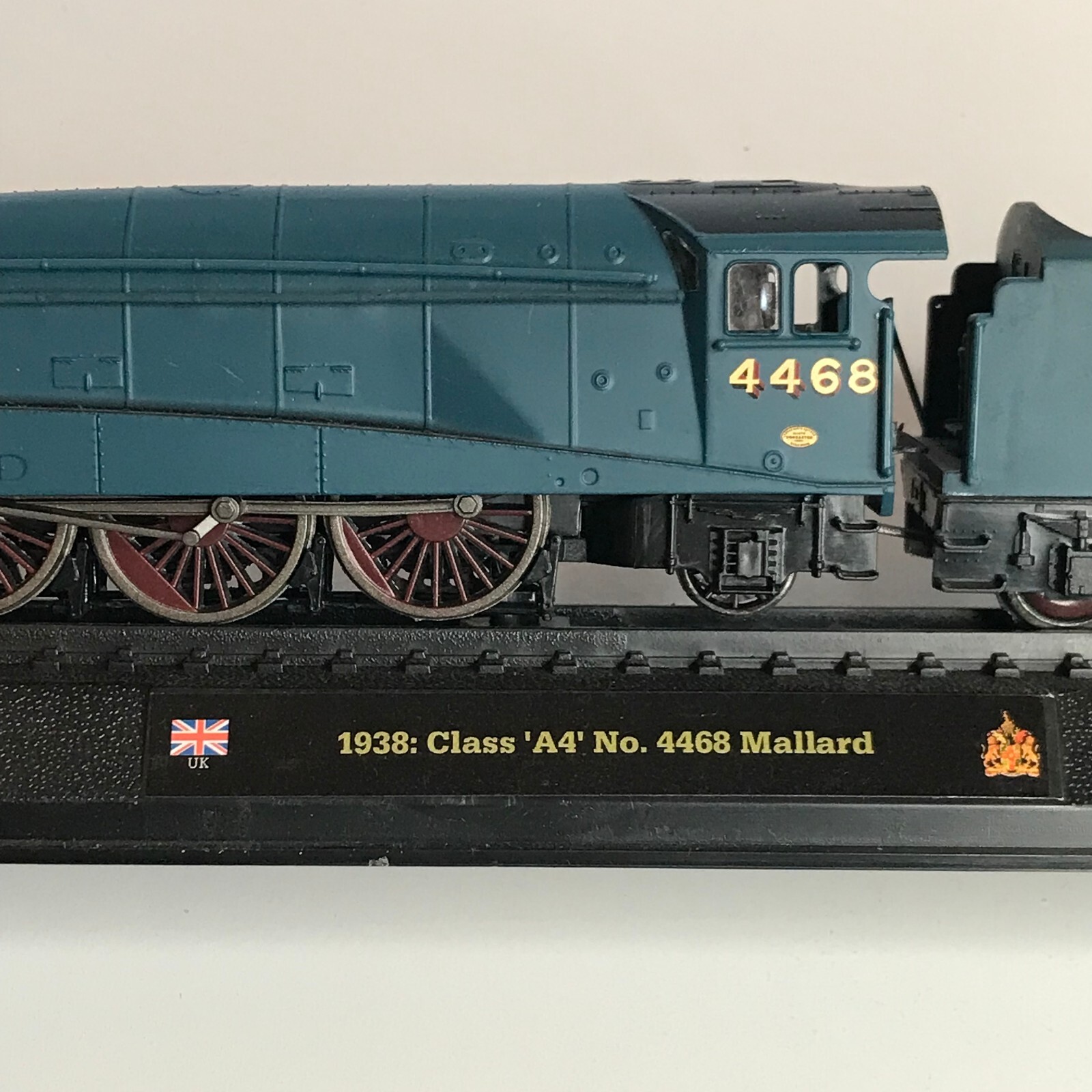 Vintage Mallard Model Plastic Train 1938 Class A4 No. 4468 On Stand