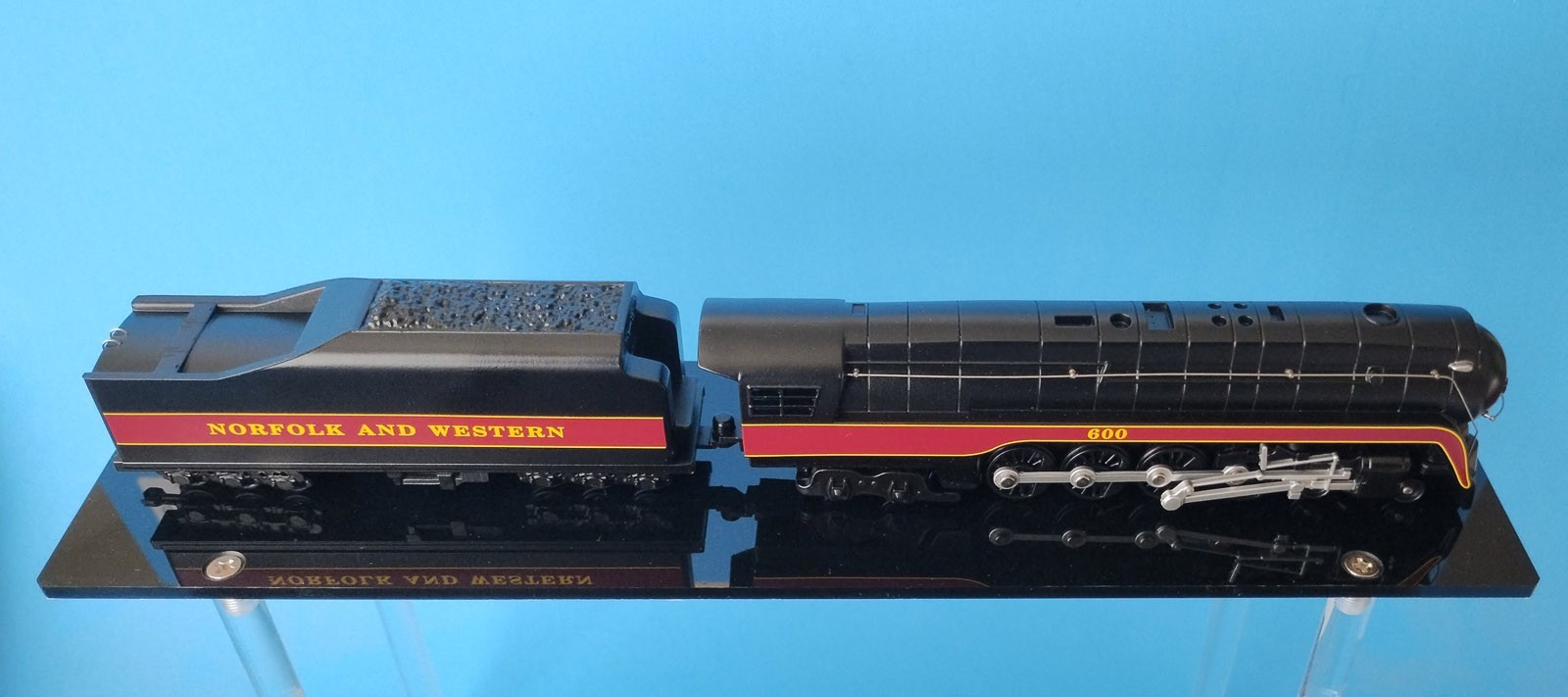 Lionel 1:120 Scale DieCast Locomotive – Classic Series – N&W ‘J’ 4-8-4