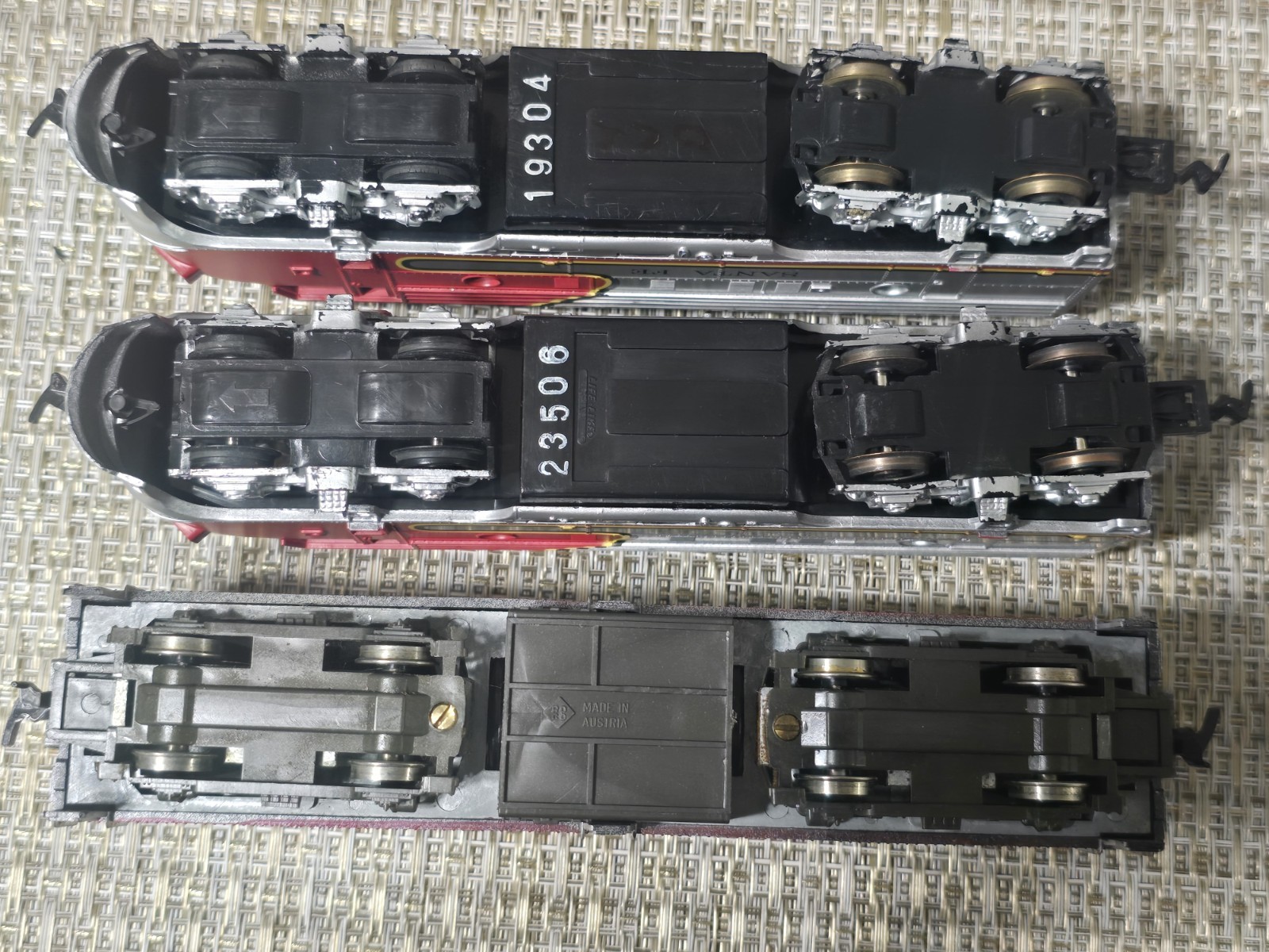 Vintage Santa Fe Warbonnet Train Set 2 Diesel Locomotives +Roco Made in Austria