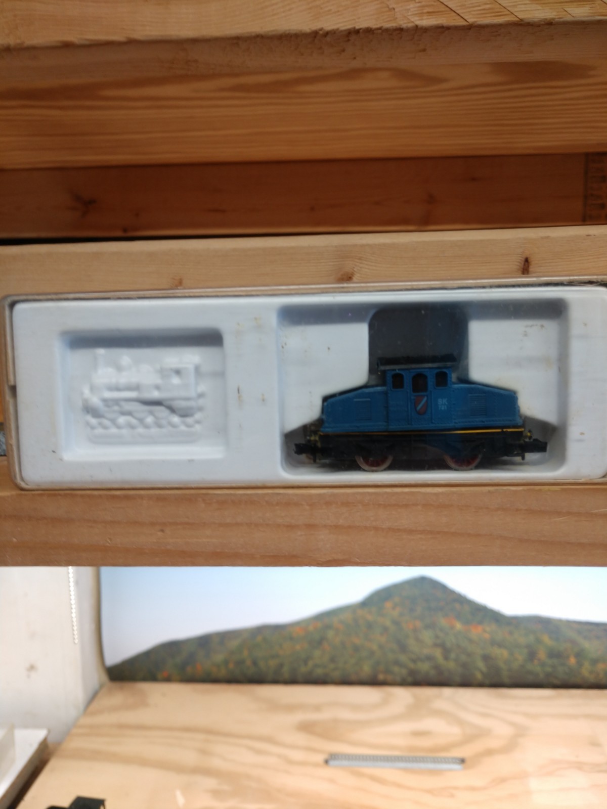 Arnold Rapido N scale European 2 axle center cab switcher – Item #0206 NEW