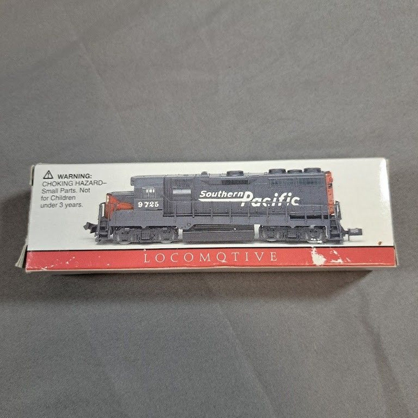Southern Pacific Locomotive 9725 New Never Used Still in box 4″ N Scale