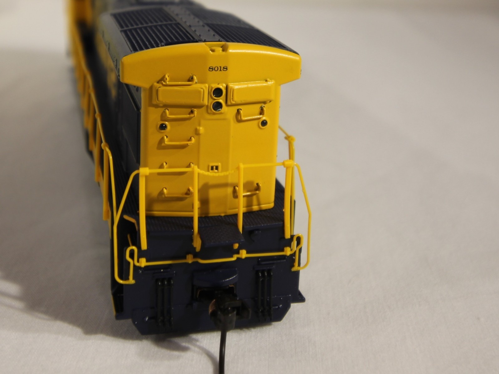 HO BLI Paragon 2 sound DC/DCC GE C30-7 ATSF #8018 Santa Fe classic blue/yellow