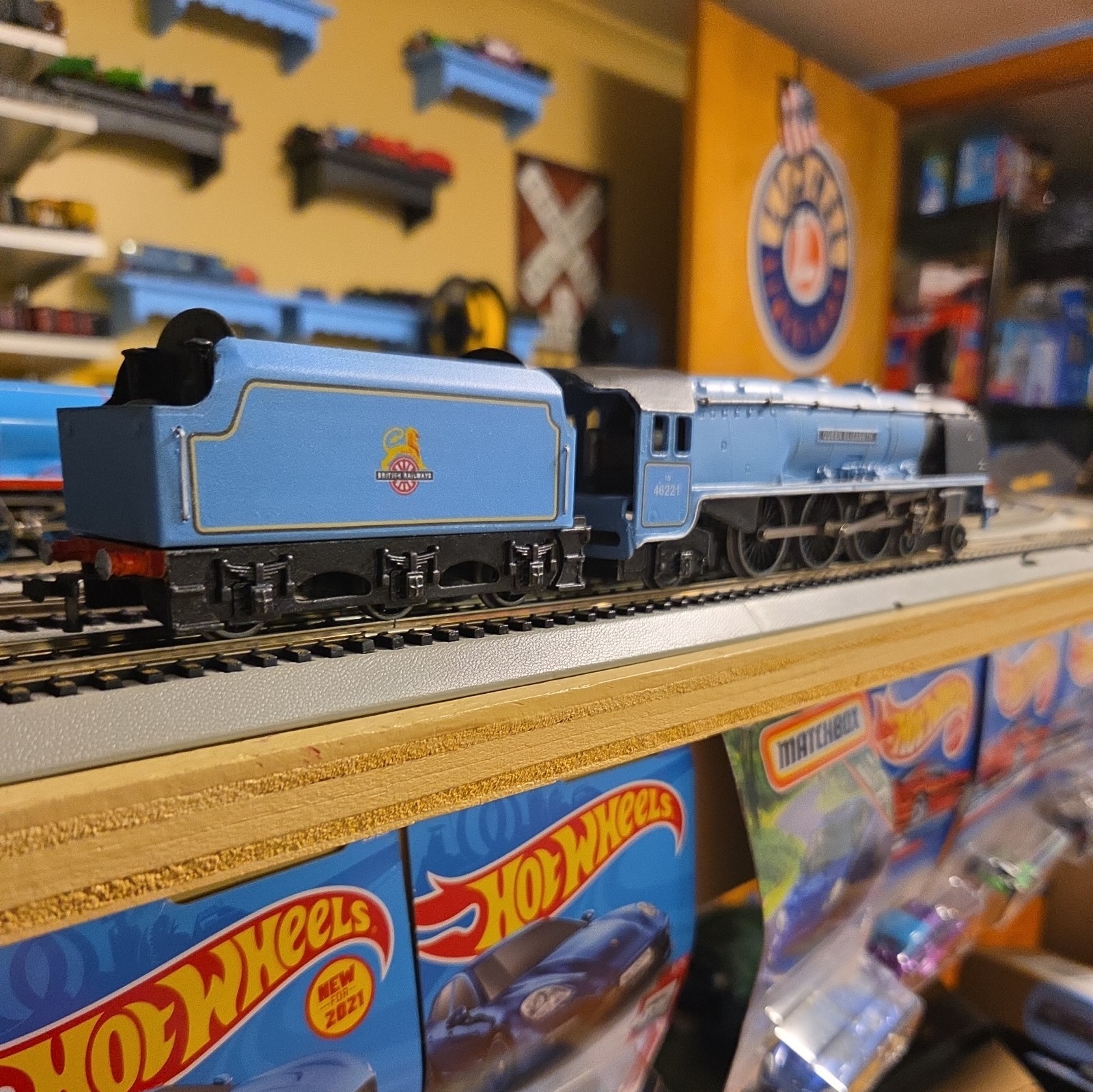 Hornby dublo 3 rail Coronation class Queen Elizabeth No 46221 Boxed
