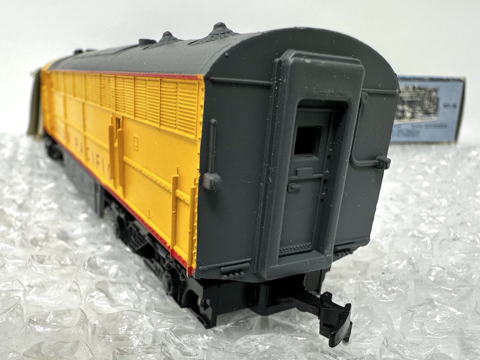 HO Scale AHM 5024K UP Union Pacific FM Diesel Locomotive #1041 Unpowered W/box