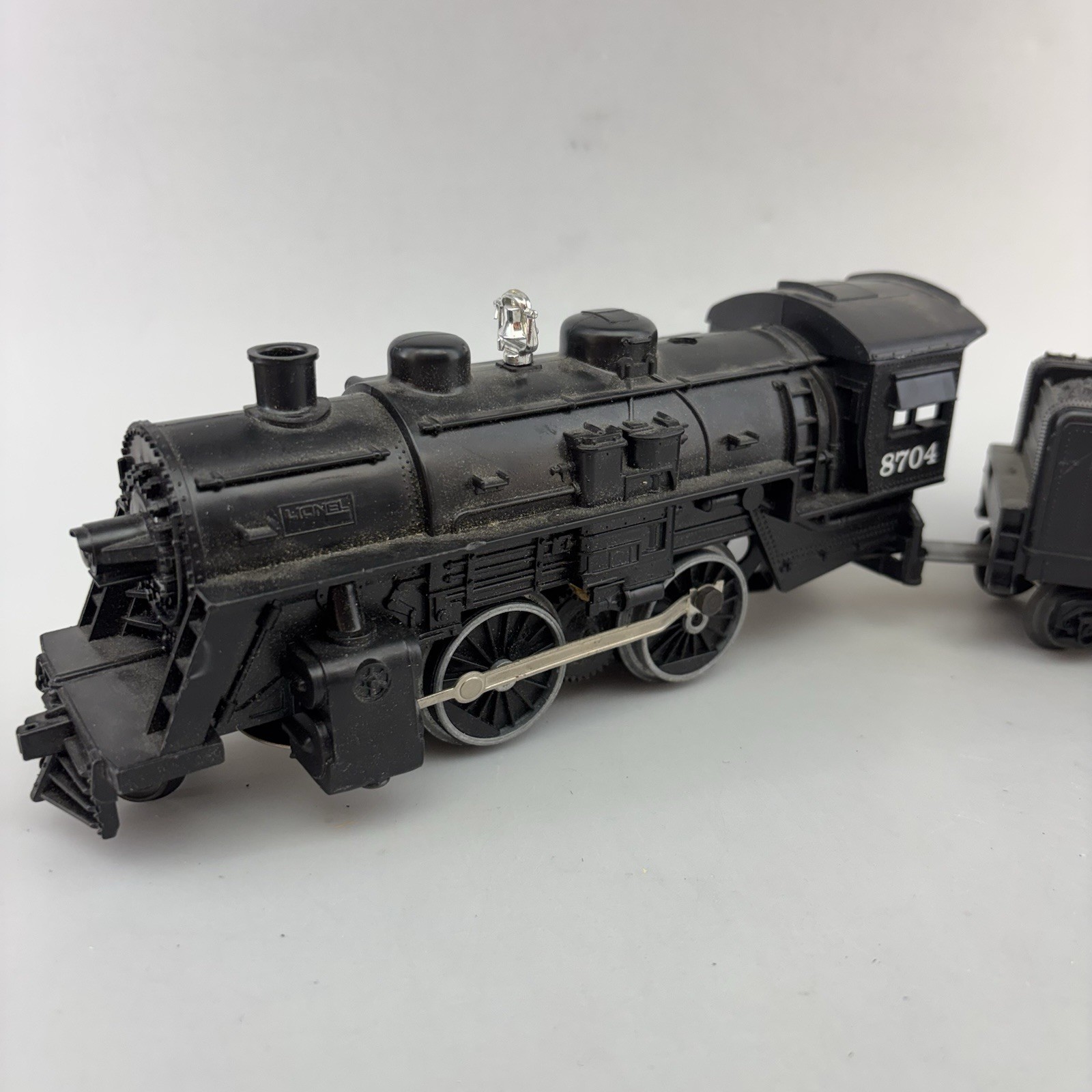 LIONEL POSTWAR Locomotive O GAUGE 0-4-0 #8704 w/ BELL COAL TENDER Untested