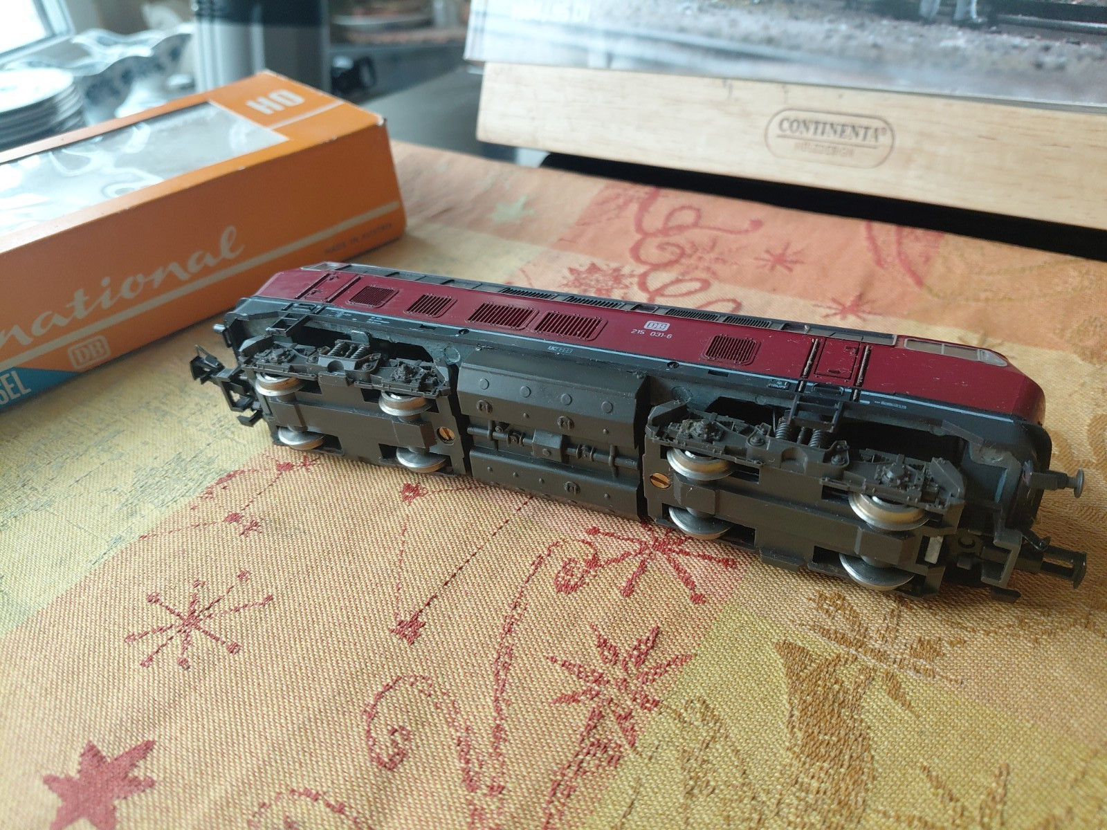 Roco Diesel Locomotive V215 031-6 Deutsche Bundesbahn BR 215 H0 DC Analog
