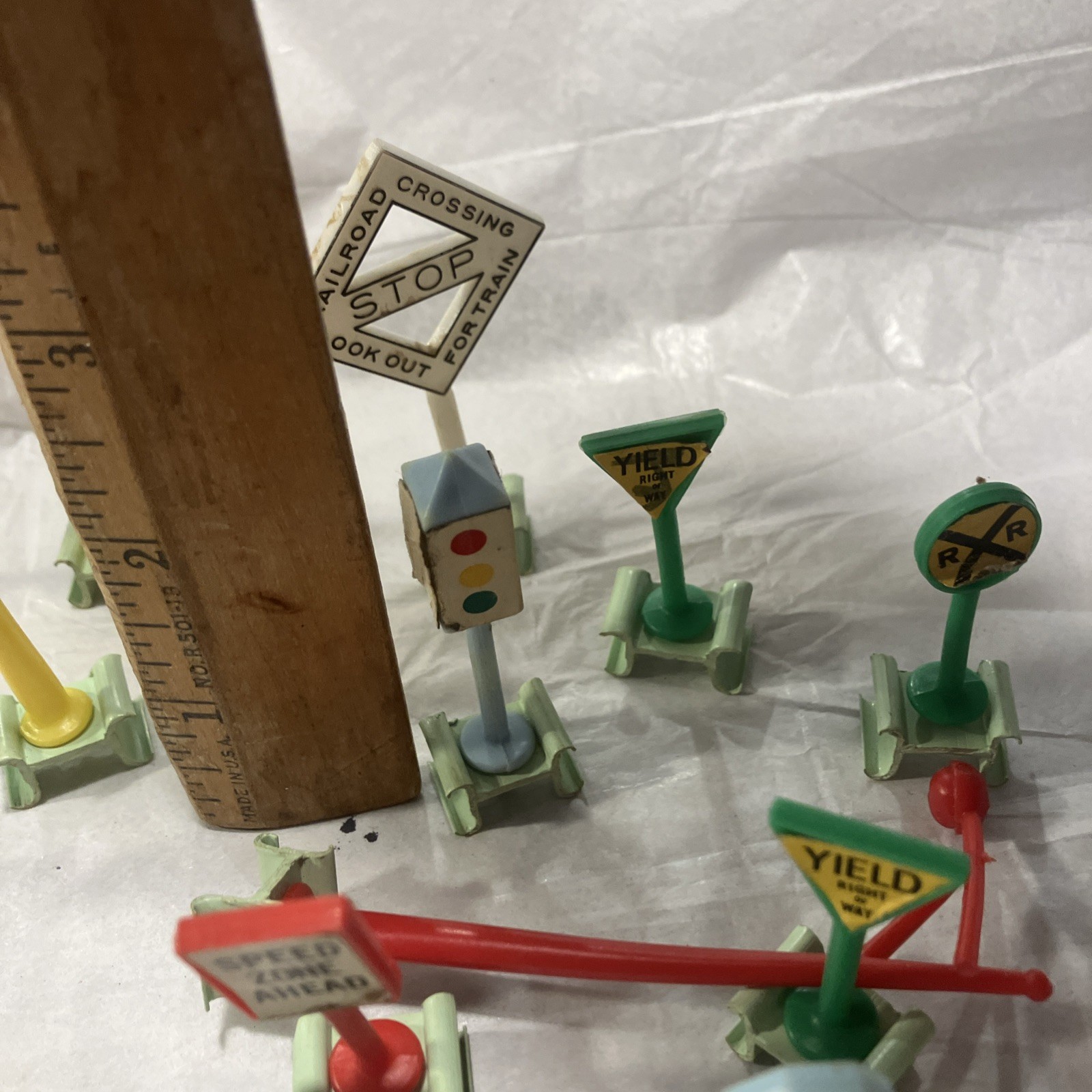 Vintage HO Scale Assorted RR & Traffic Signs, Light Posts And Extra Holders