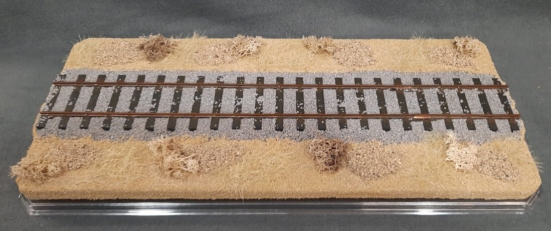 O SCALE – 16″ SINGLE TRACK -“DESERT SCENE”-DISPLAY CASE- FOR ANY O SCALE TRAINS