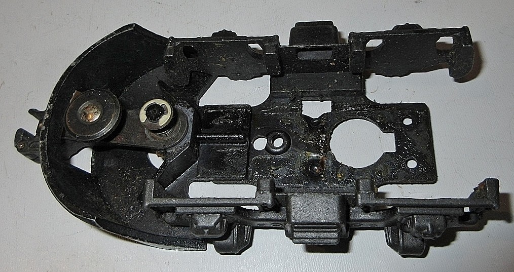 LIONEL #2363-2383 F3/#2350-2358 FRONT TRUCK TOP PLATE/W/SIDE FRAMES & COUPLER