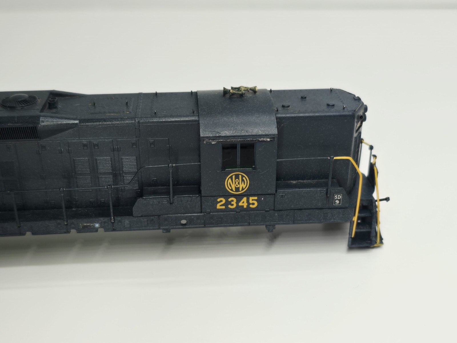 Ho Scale – SD9 Norfolk And Western Locomotive #2345 – Shell Only