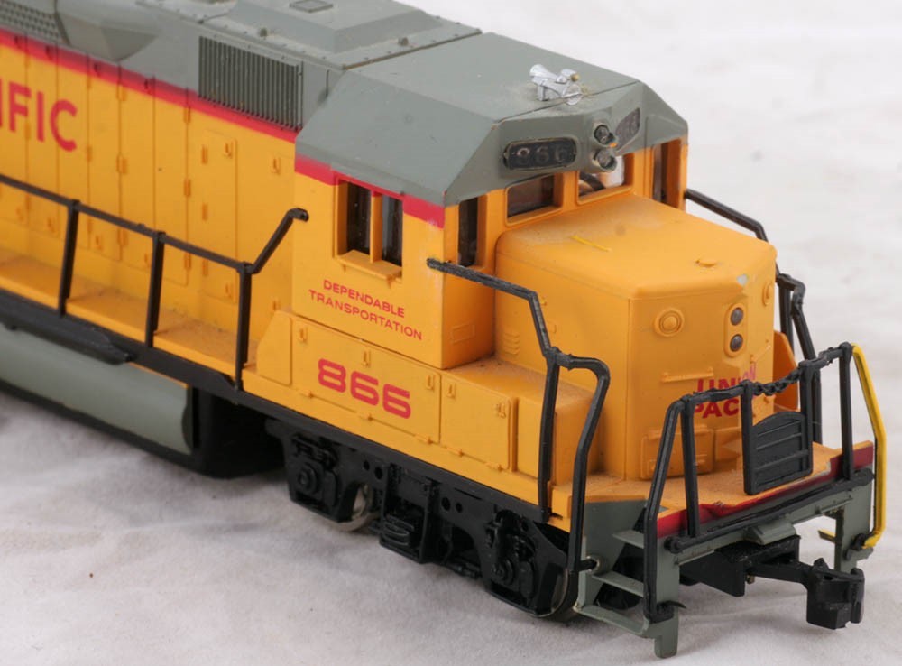 Union Pacific #866 EMD GP40 Locomotive Bachmann HO Scale Powered