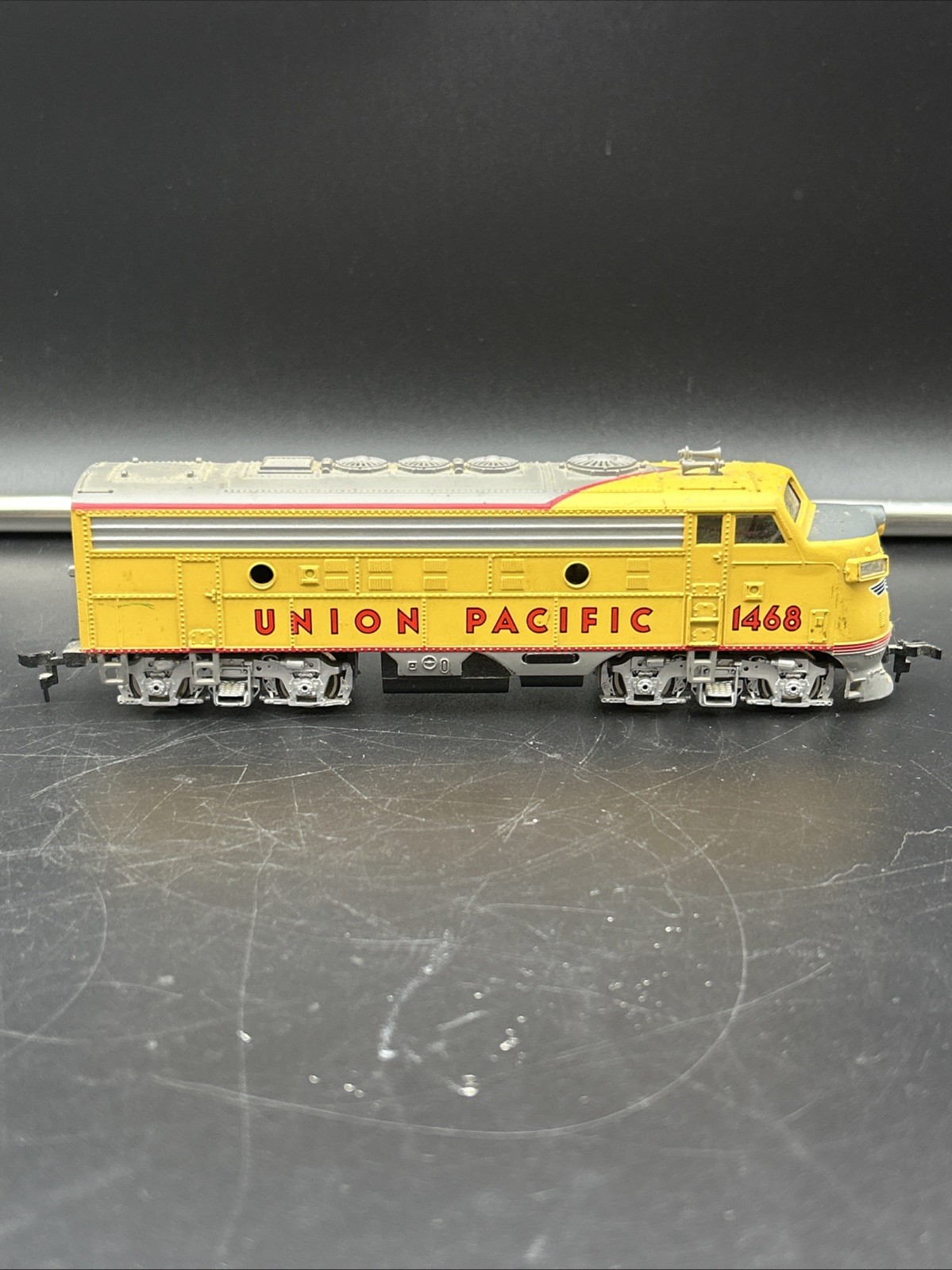Vintage Bachmann HO Scale Union Pacific F9 Diesel Locomotive 1468 Yellow Gray