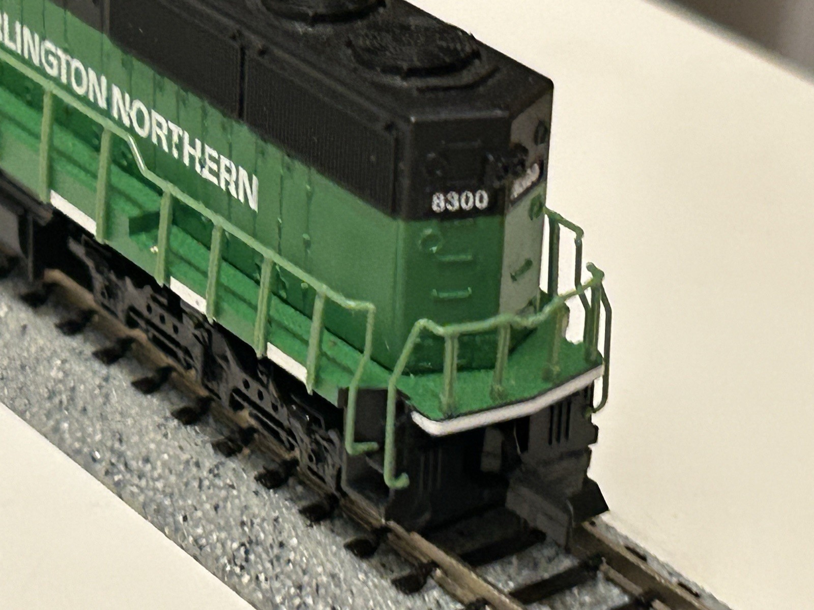 Atlas N Scale Diesel Locomotive Burlington Northern SD-60 8300 – Nice