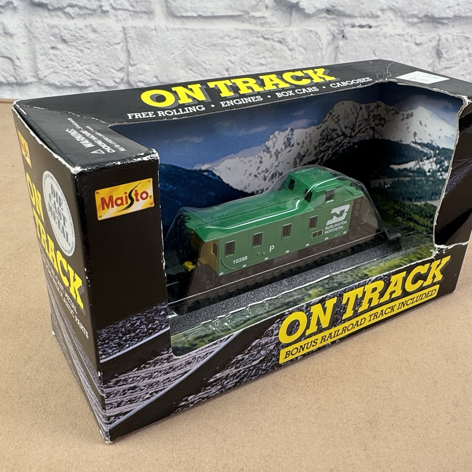 Maisto On Track Die Cast Train Replicas w/ Track Burlington Northern Engine
