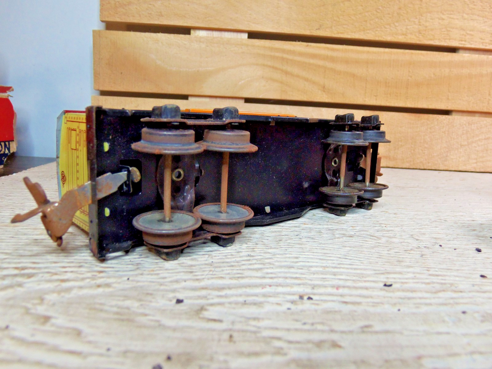Vintage O 27 Lionel Lines 1688 Loco, Tender with 1679, 1680, and 1682 Tin Cars