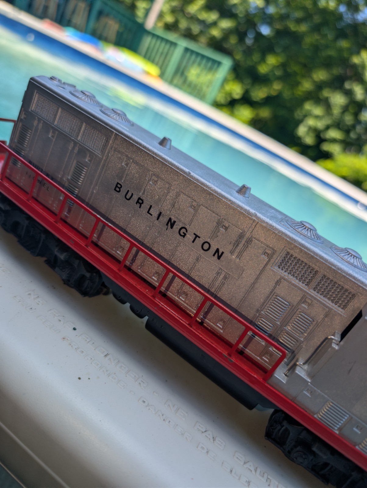 VINTAGE LIONEL 2328 BURLINGTON GP-7 DIESEL LOCOMOTIVE, 1955/1956/Used Little