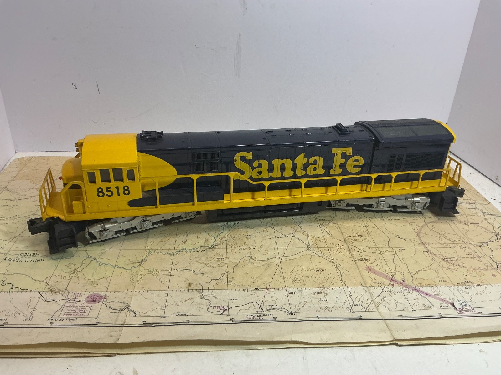 WILLIAMS O SANTA FE #8518 POWERED DIESELS Lionel