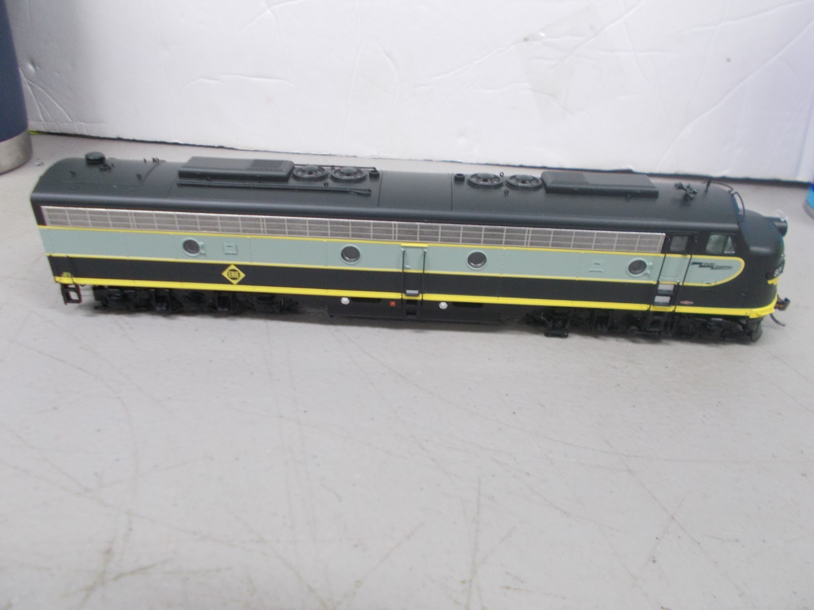 RAPIDO ~ ERIE E8A LOCOMOTIVE # 824 W/ DCC & SOUND~NO PAPERWORK IN BOX~HO SCALE