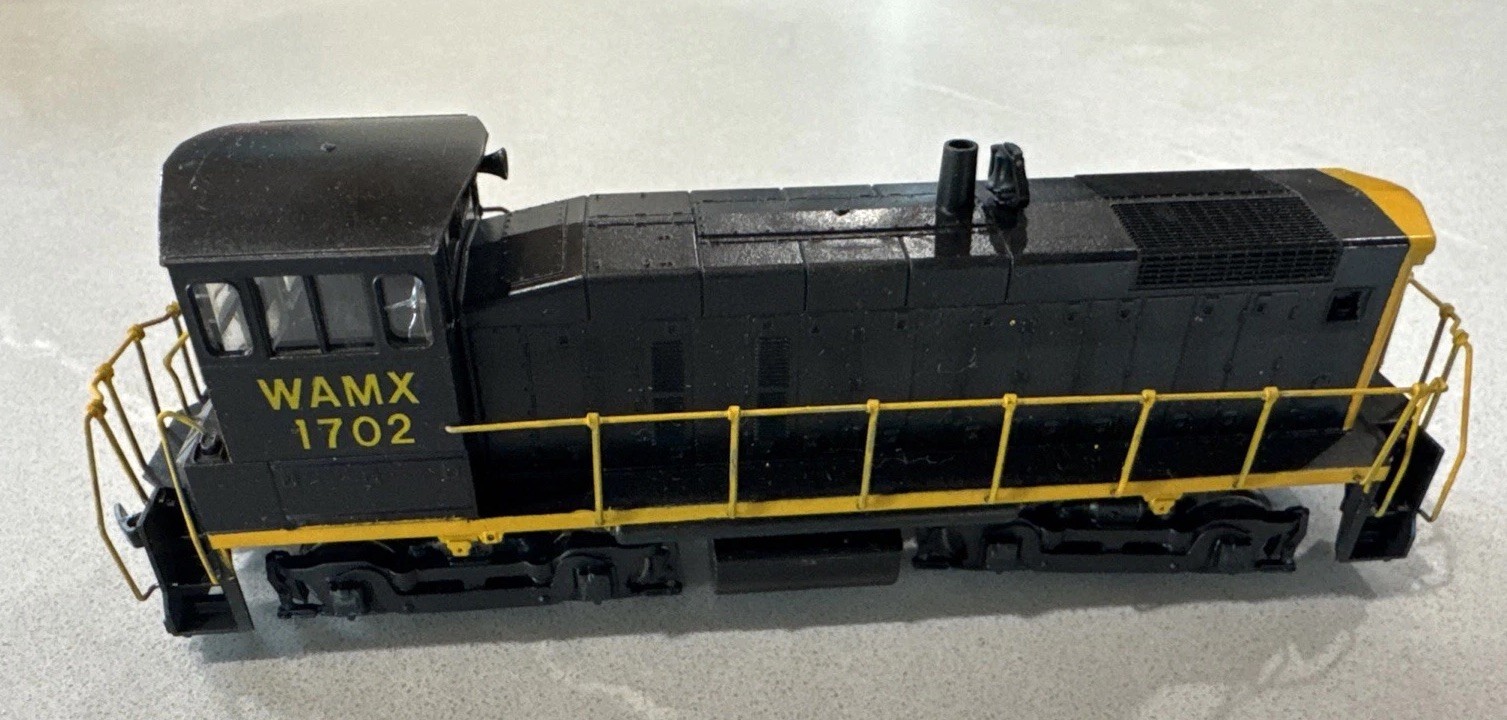 Athearn Blue Box Switcher WAMX 1702 1:87 Custom