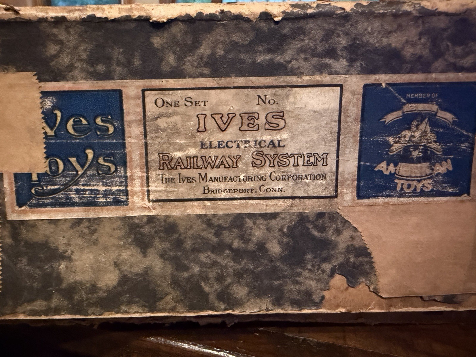 Pre-War Ives/Lionel Wide Gauge Electric Locomotive With Cars And Track Untested