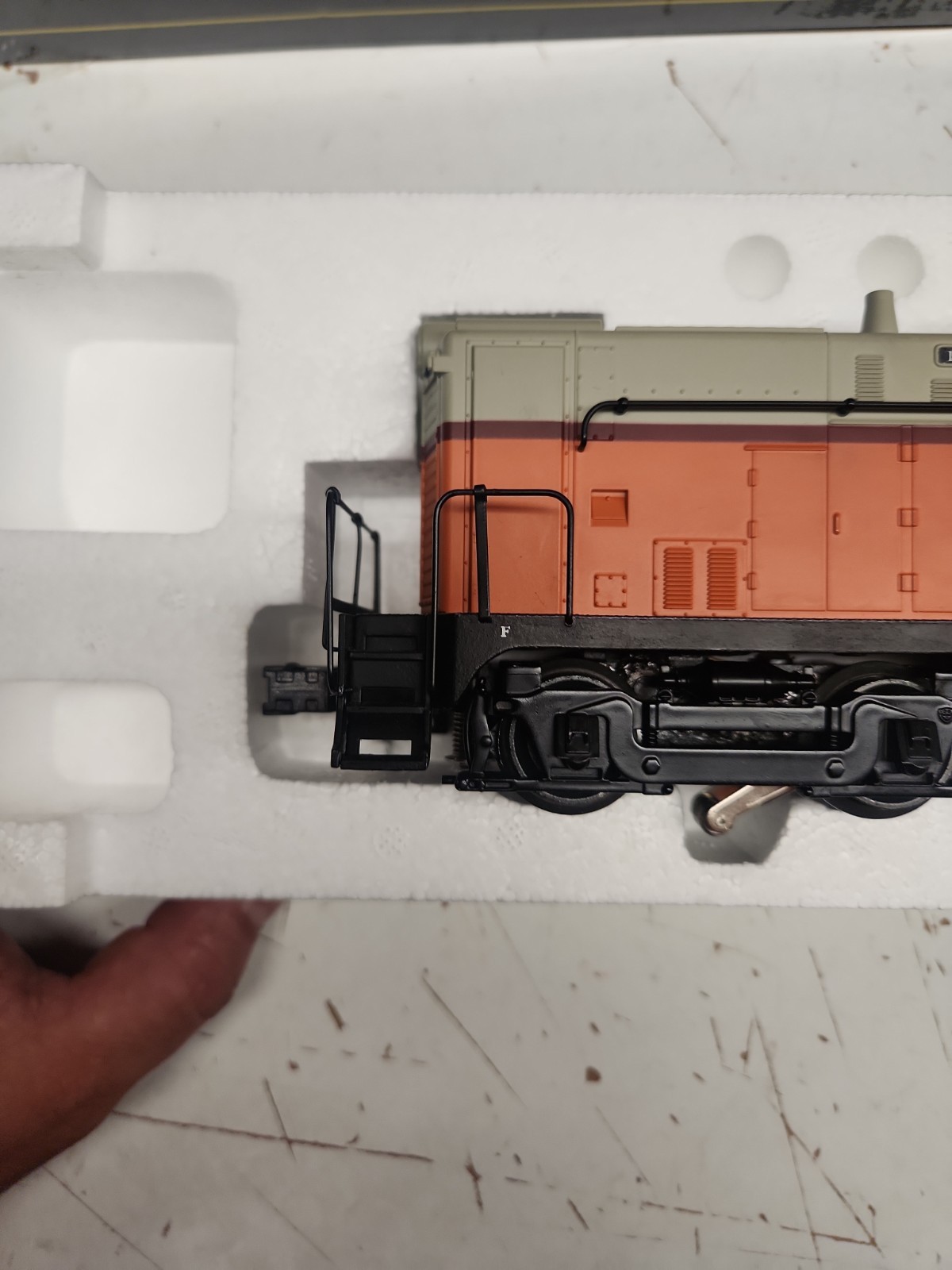 Weaver 1561LP 3-Rail Milwaukee Road VO-1000 Diesel Locomotive with Sound New