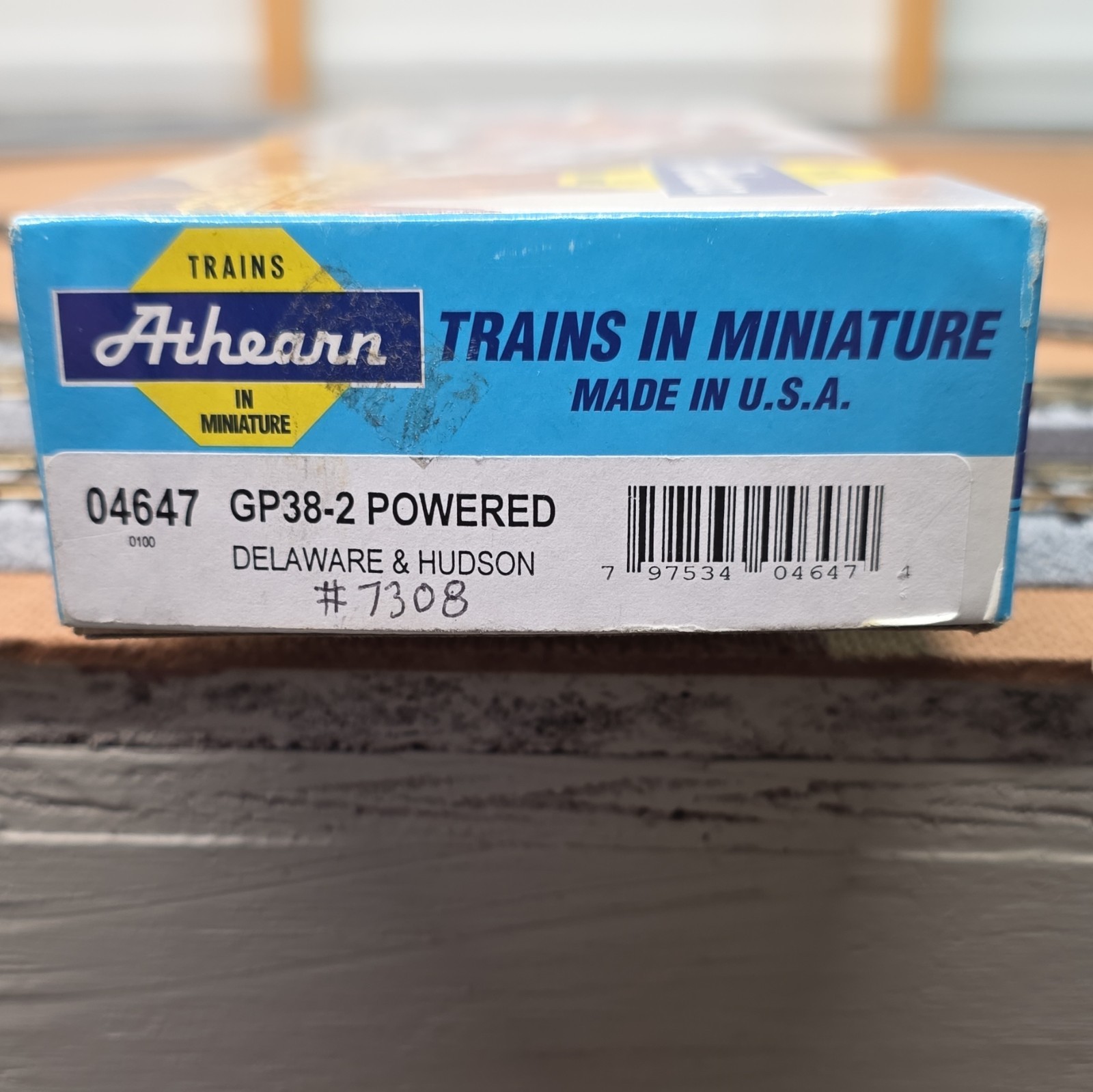 Athearn HO EMD GP38-2 Delaware & Hudson #7308 Diesel Locomotive DC Analog 04647
