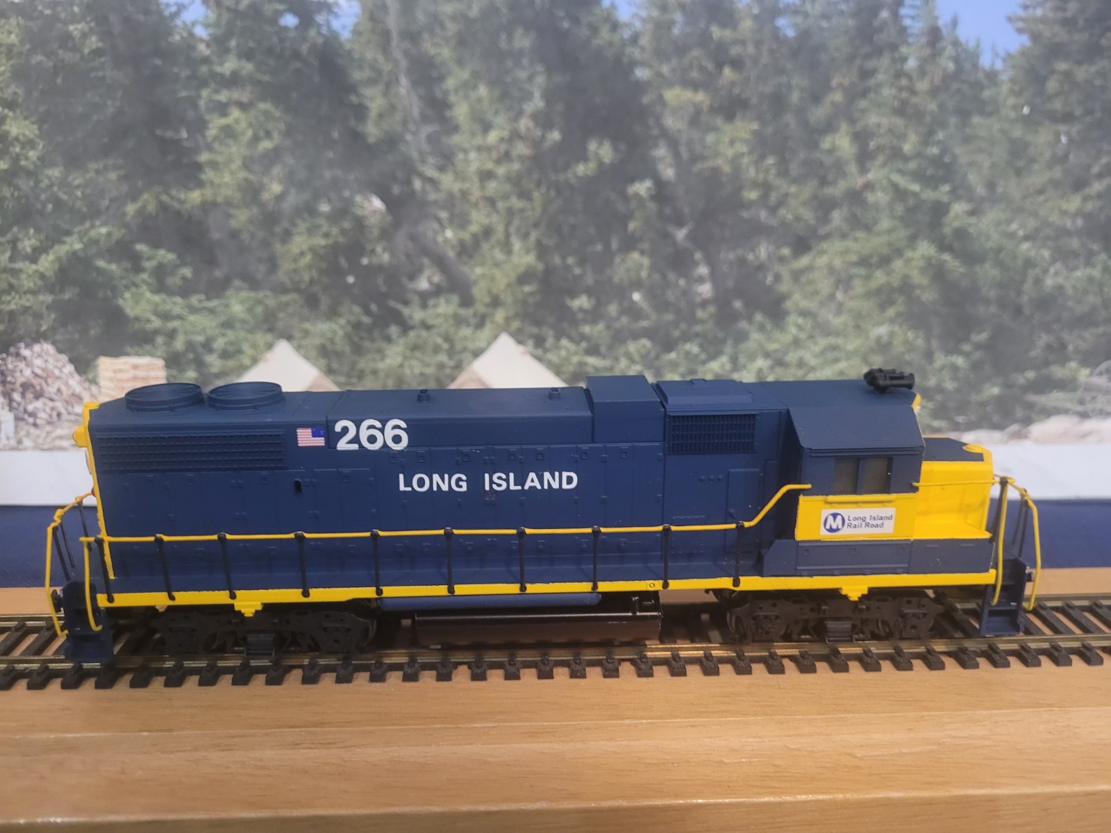 HO Vintage Athearn GP-38 LONG ISLAND RAILROAD CUSTOM PAINTED MTA #266