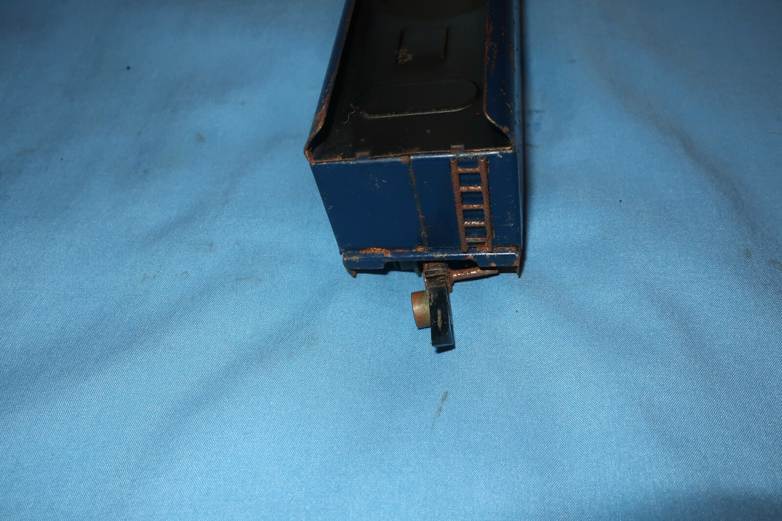 American Flyer #350 Royal Blue Locomotive & Tender with Wire Handrails. Runs