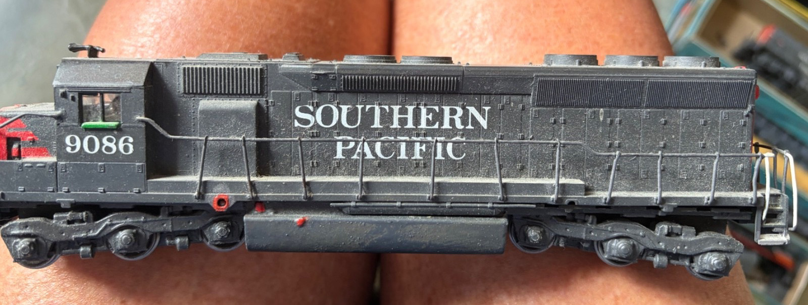 Vintage Southern Pacific HO Diesel Locomotive & Passenger Car Set
