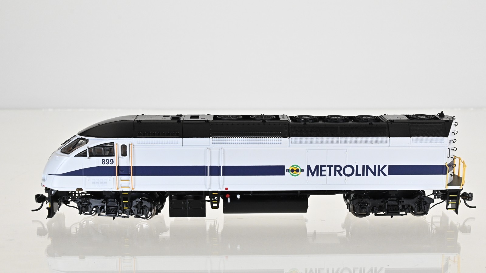 True Line Trains MP36 Metrolink SCAX DCC w/Sound HO scale