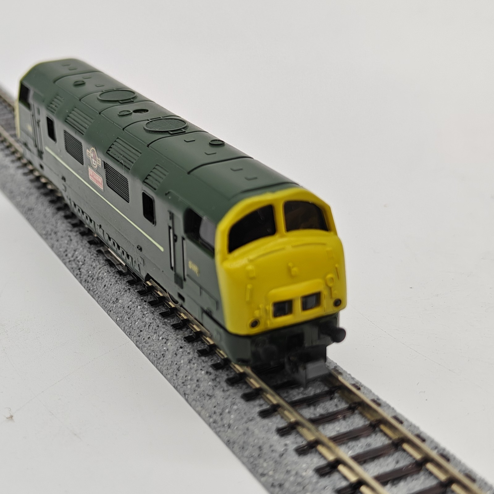 Minitrix N Scale British Rail Warship Class D805 Benbow Diesel Locomotive Tested