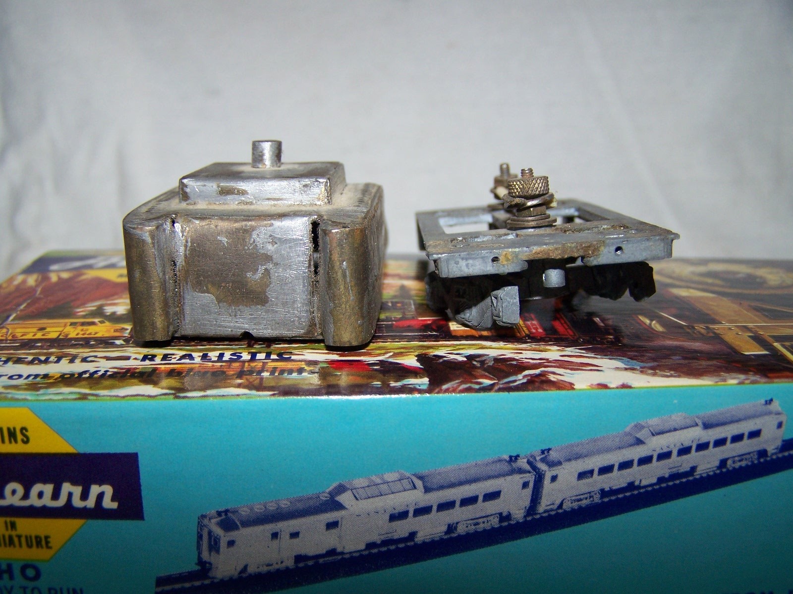HO Scale Metal Oil Slope Back Tender