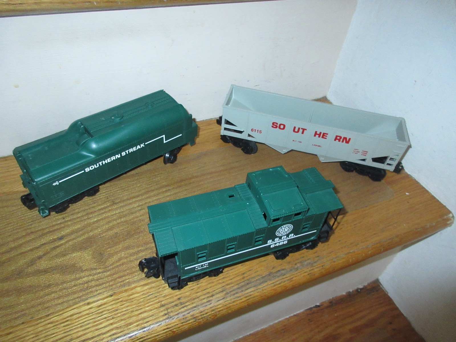 Lionel Set 8314 Engine Tender Caboose Southern Streak RUNS