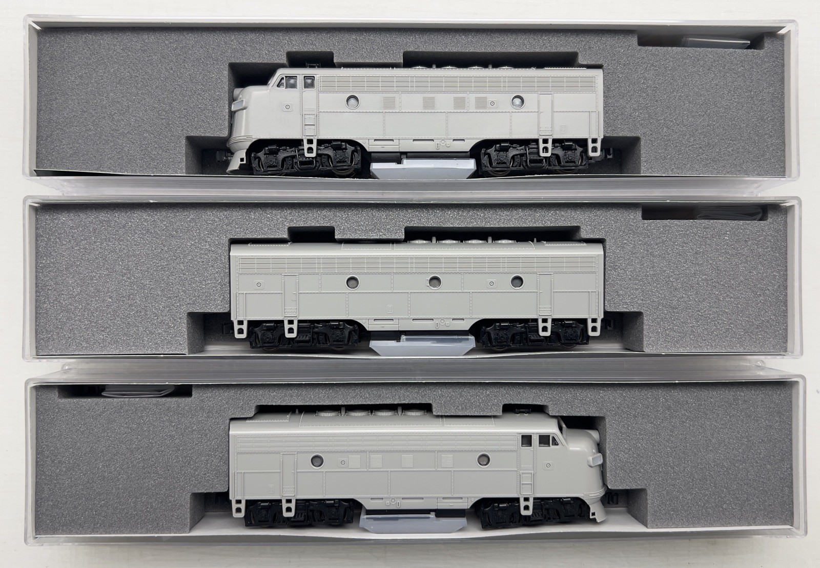 Kato N Scale EMD F7 ABA Undecorated #176-2200 / #176-2201 Diesel Locomotive Set