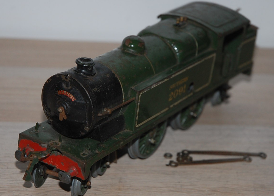 HORNBY O GAUGE CLOCKWORK No 2 SPECIAL TANK LOCOMOTIVE IN S R GREEN LIVERY