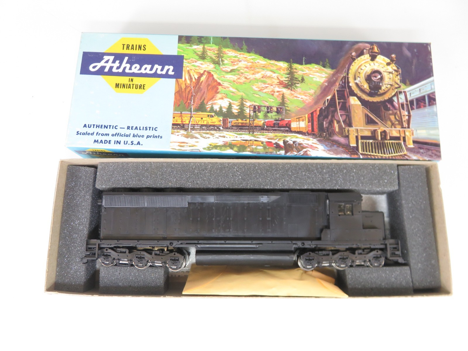 Athearn Blue Box 4160 HO Scale Undecorated EMD SD45 Diesel Locomotive