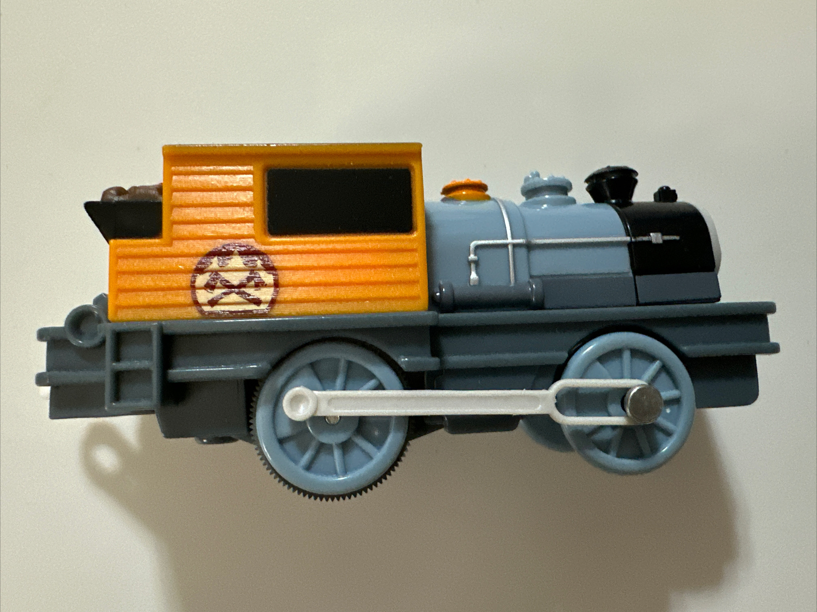 MATTEL THOMAS THE TRAIN ENGINE 2009 BASH No T4195, MOTORIZED,