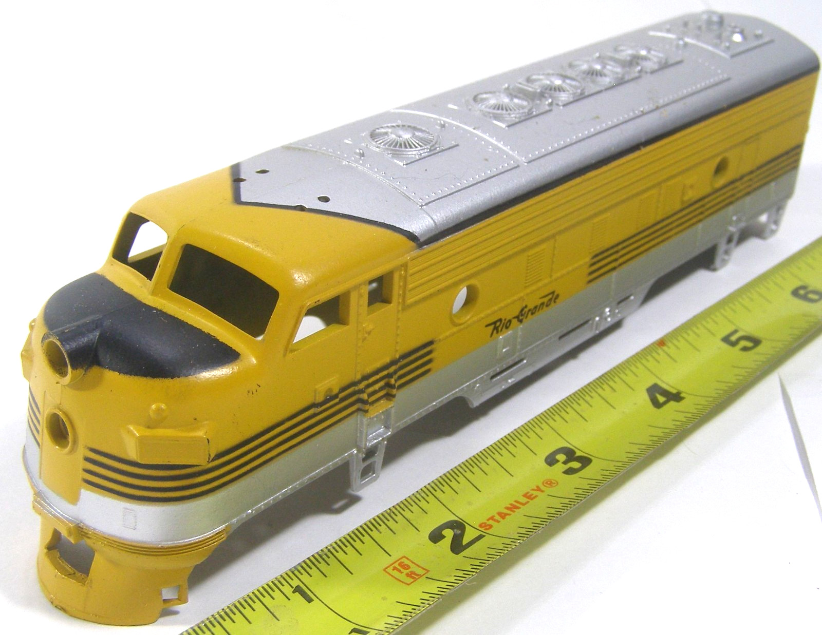 Athearn F7A Rio Grande Model RR Diesel Engine Shell Yellow/Silver TZ6