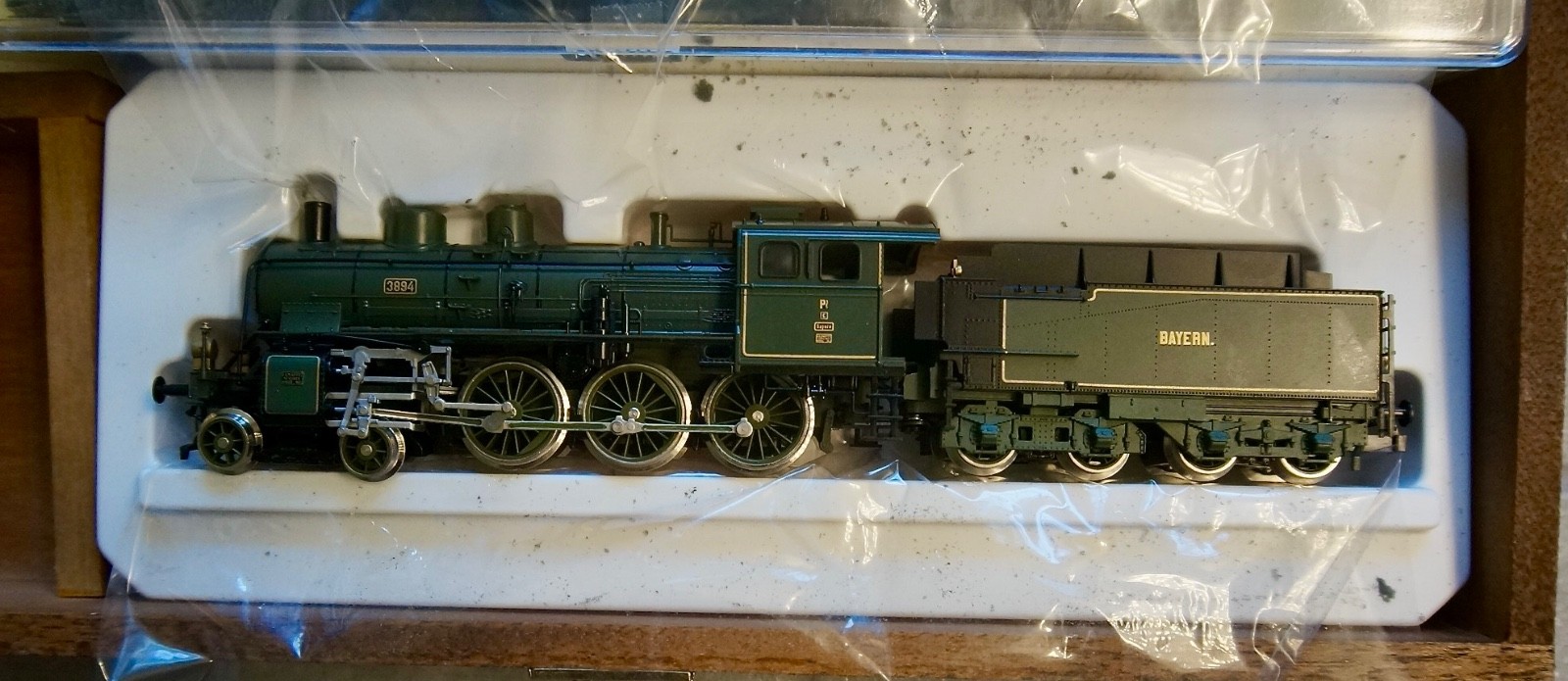 Trix/Model Power Orient Express Train Set – Locomotive w/ 3 Passenger Cars-NEW
