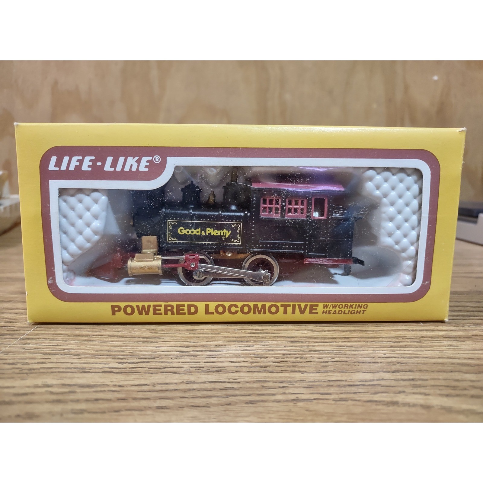 HO Life-Like, 0-4-0 Steam Teakettle Locomotive, Good & Plenty 1990 NOS New