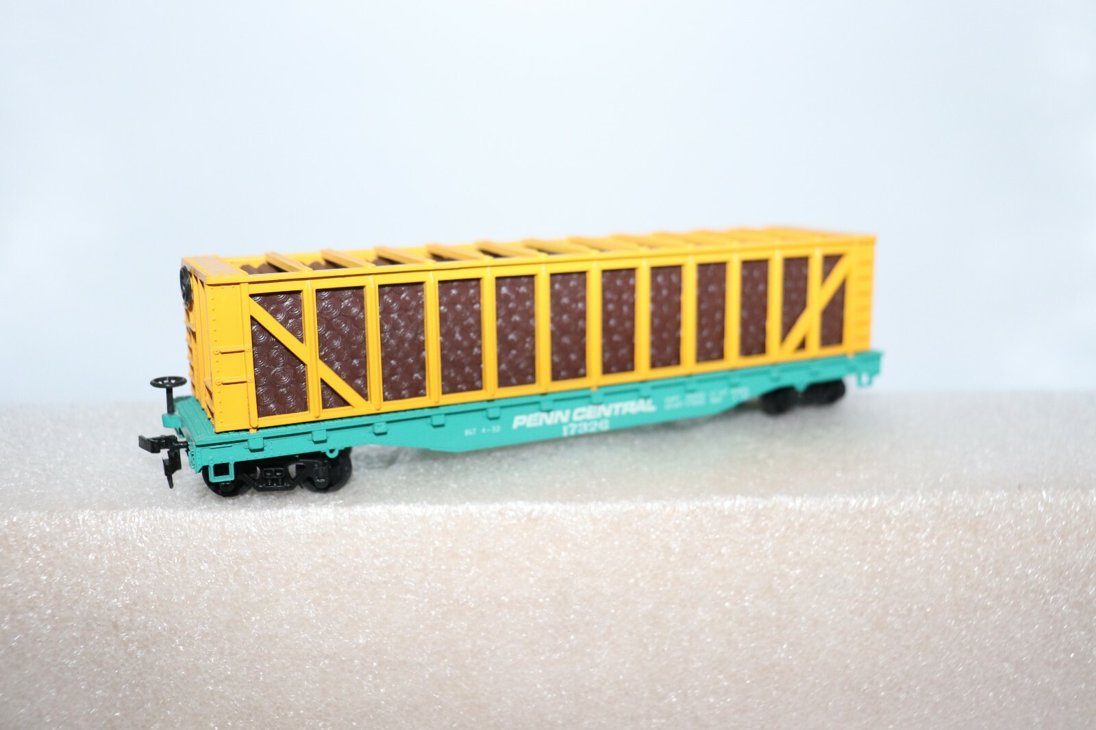 Bachmann HO 51 FT. Reefer #1125 Pulpwood Car #1290 w/ 3 Dome Car Tank Item #0938