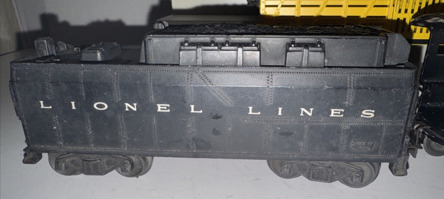 LIONEL POST-WAR O GAUGE 2055 STEAM LOCO W/6026W WHISTLE TENDER & 4 FREIGHT CARS