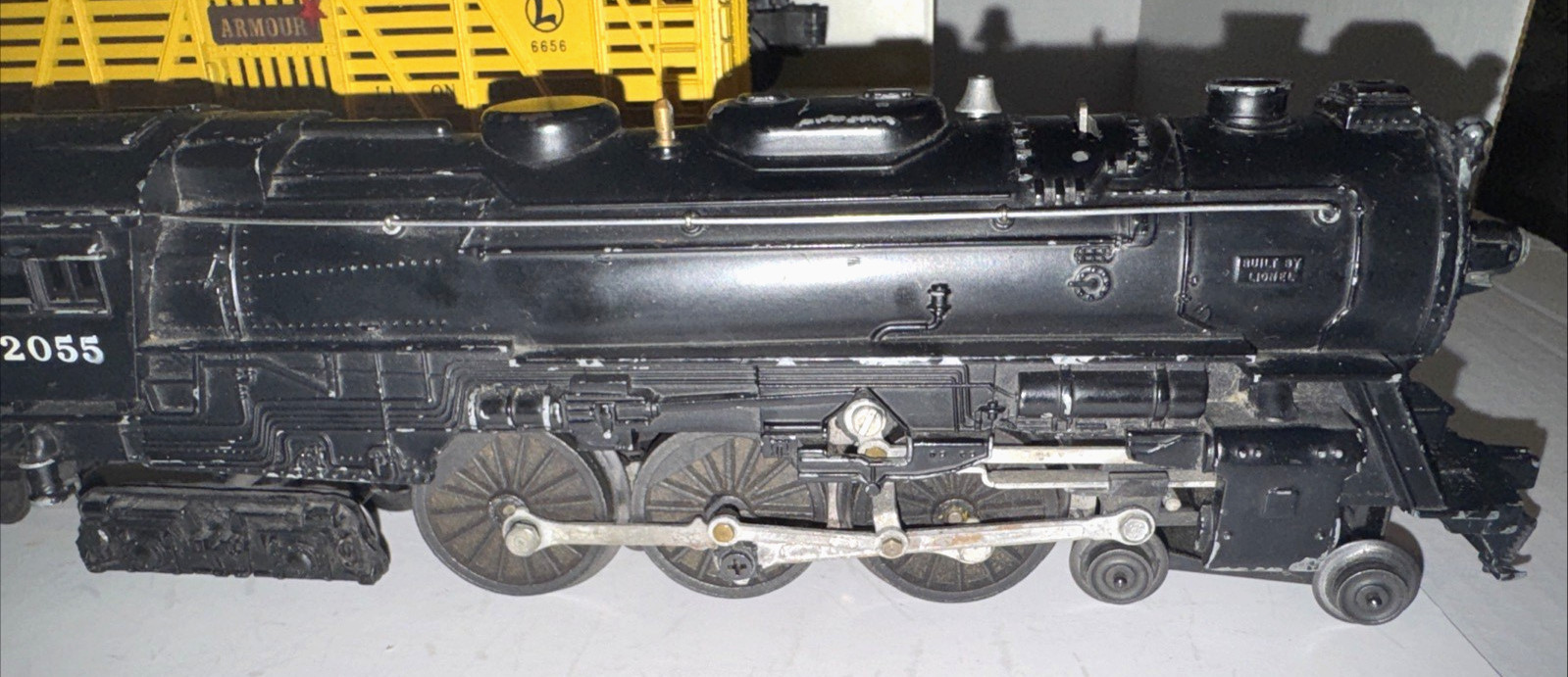 LIONEL POST-WAR O GAUGE 2055 STEAM LOCO W/6026W WHISTLE TENDER & 4 FREIGHT CARS