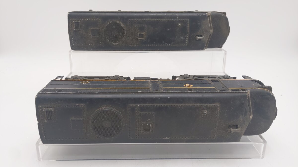 Lionel 2032 Vintage O Erie Alco AA Diesel Locomotive Set