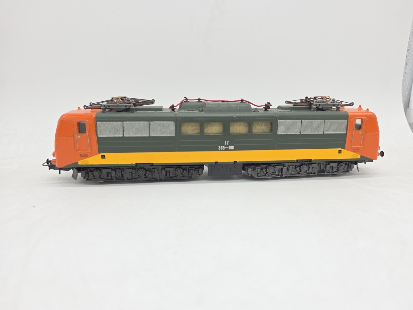 Electric Locomotive JZ 365-001 Dark Gray Livery Yellow Stripes Orange Cabins