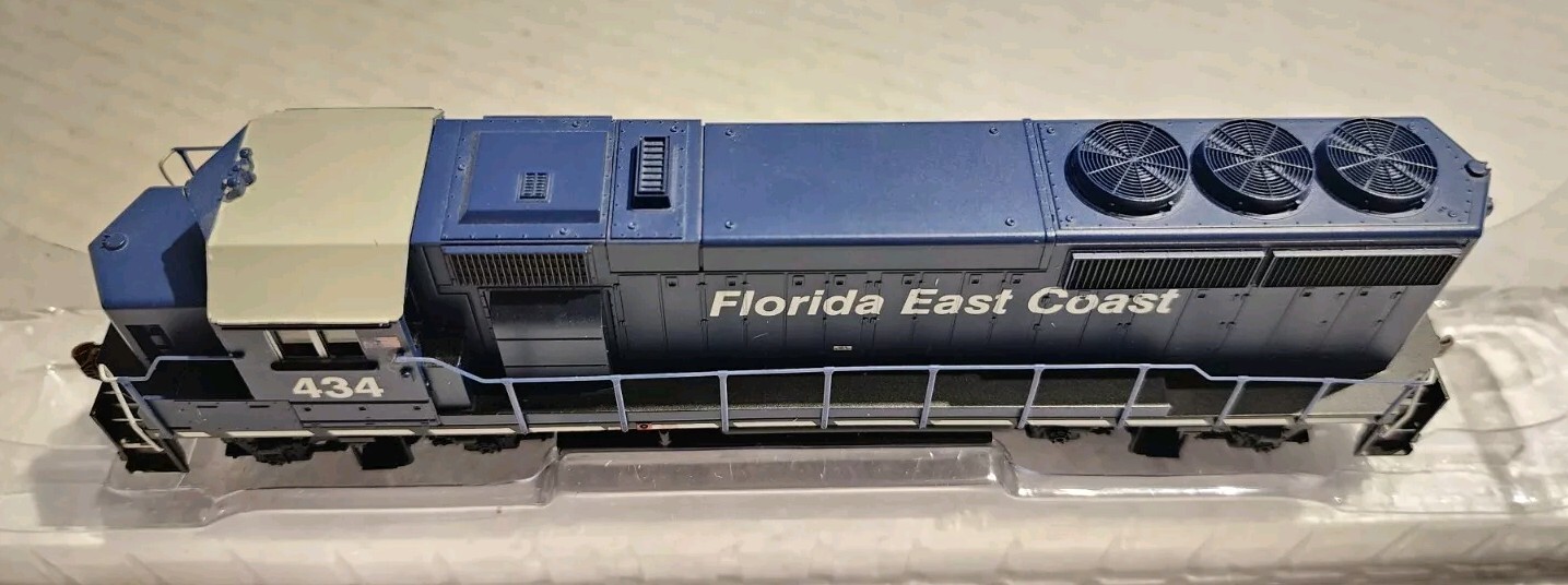 Athearn HO Scale GP 40-2 Diesel Florida East Coast #434