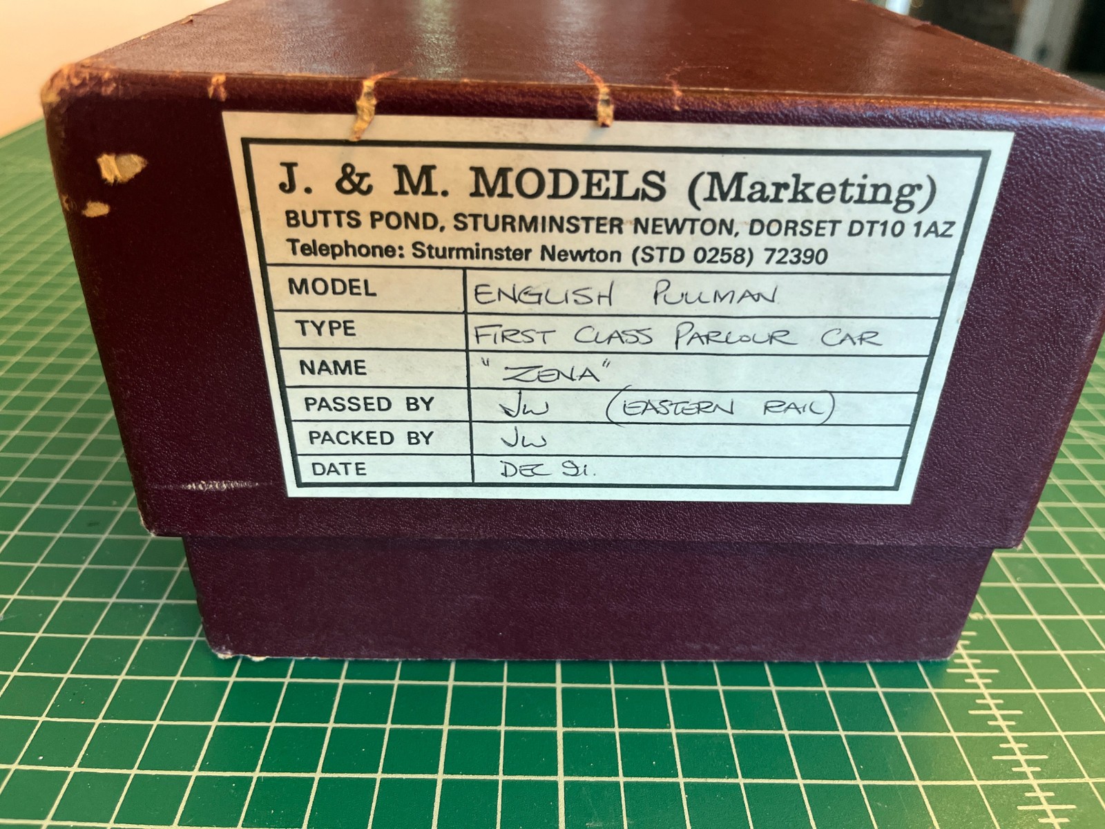 J&M Models Gauge 1 Spur 1 British Pullman First Class Parlour Car – “Zena”
